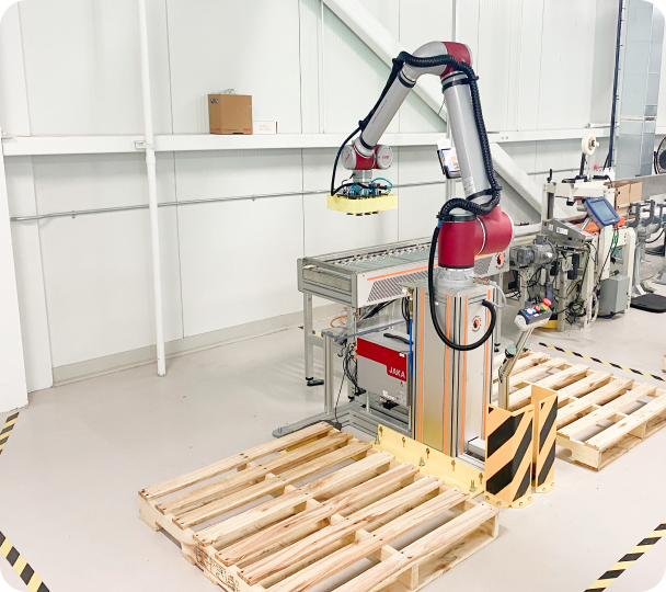 Konveyörden kolileri alan kolaboratif robotlu paletleme hücresi